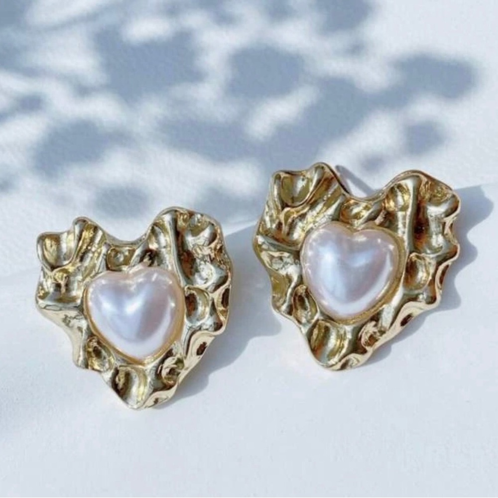 Crumpled Pearl Heart~ Vintage French Textured Rippled Wavy Classy Love Gold Stud - Picture 2 of 16